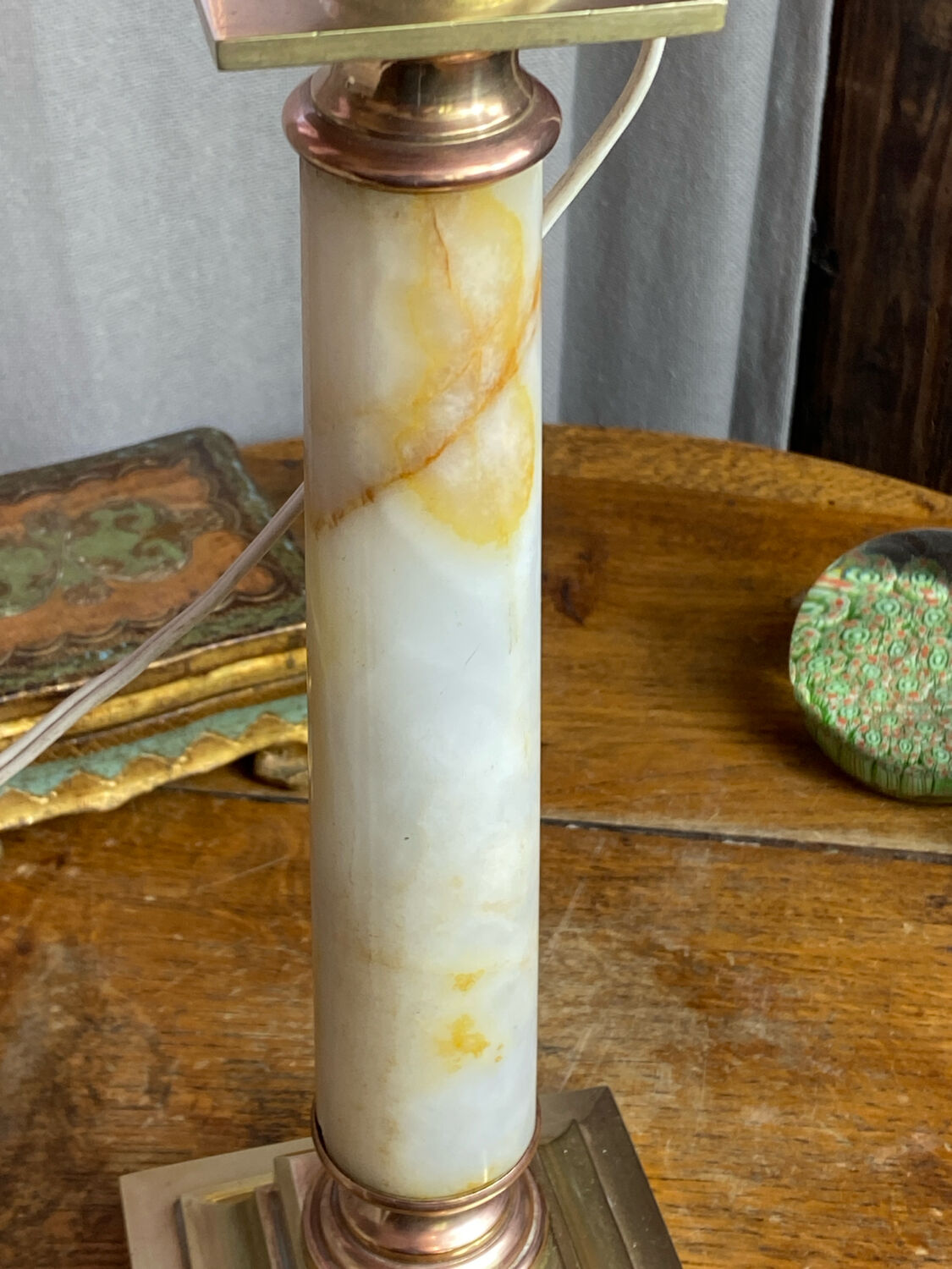 Lamp base in onyx and brass