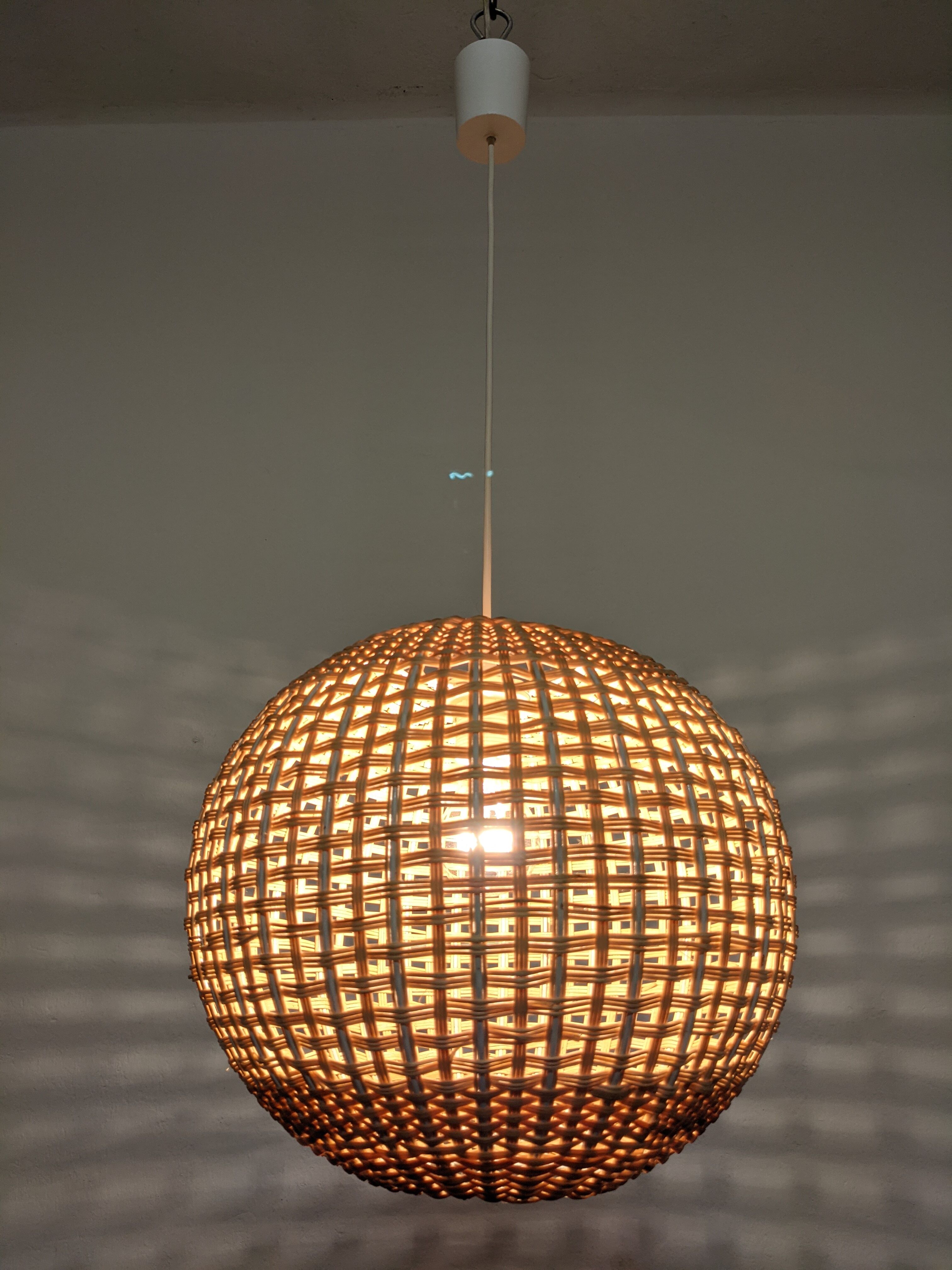 Vintage rattan ball suspension