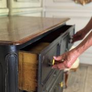Commode en chêne Louis XV, patine noire, XVIIIe siècle
