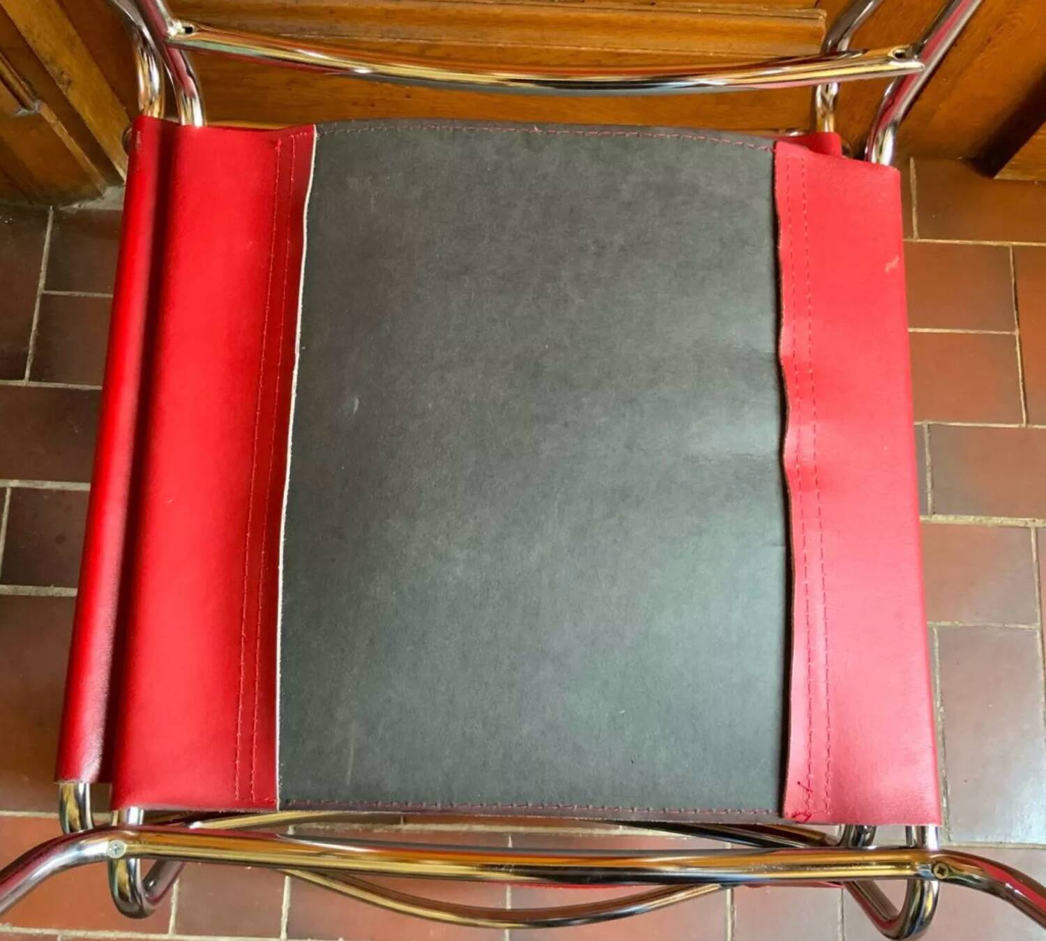 2 tubular chairs in red leatherette, Italy, Design, 1970