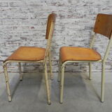 2 stacking chairs