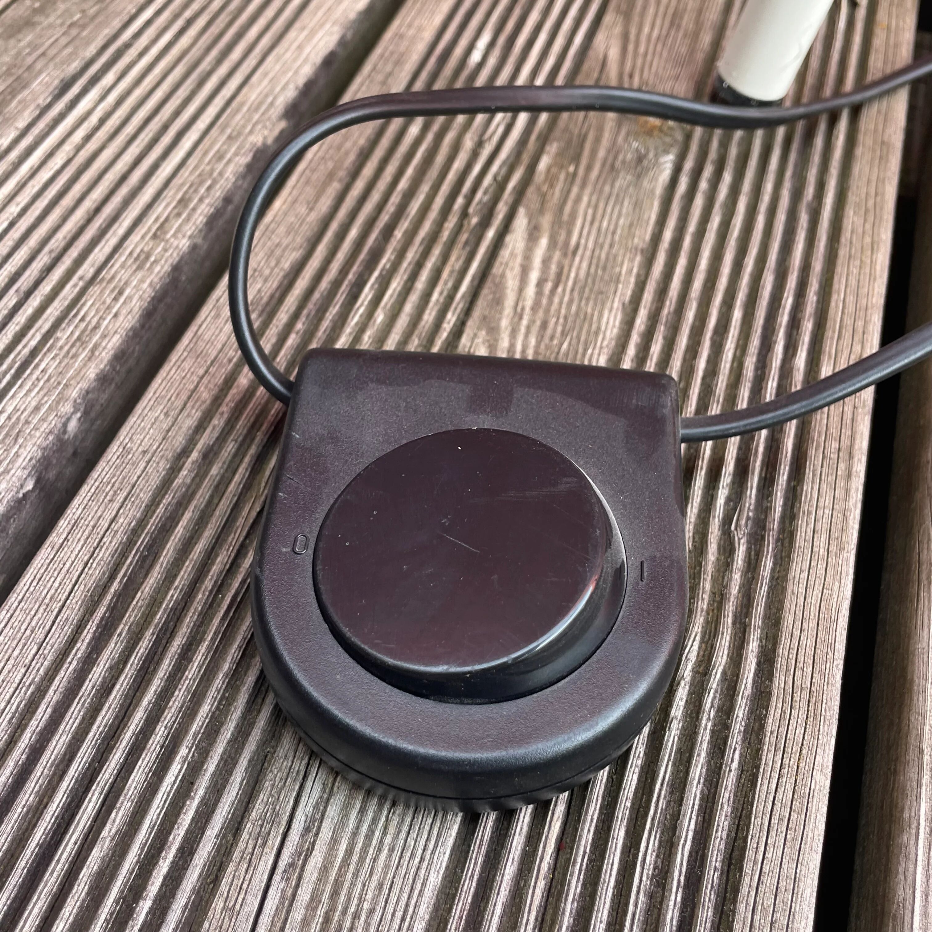 Reading floor lamp with an adjustable arm and head