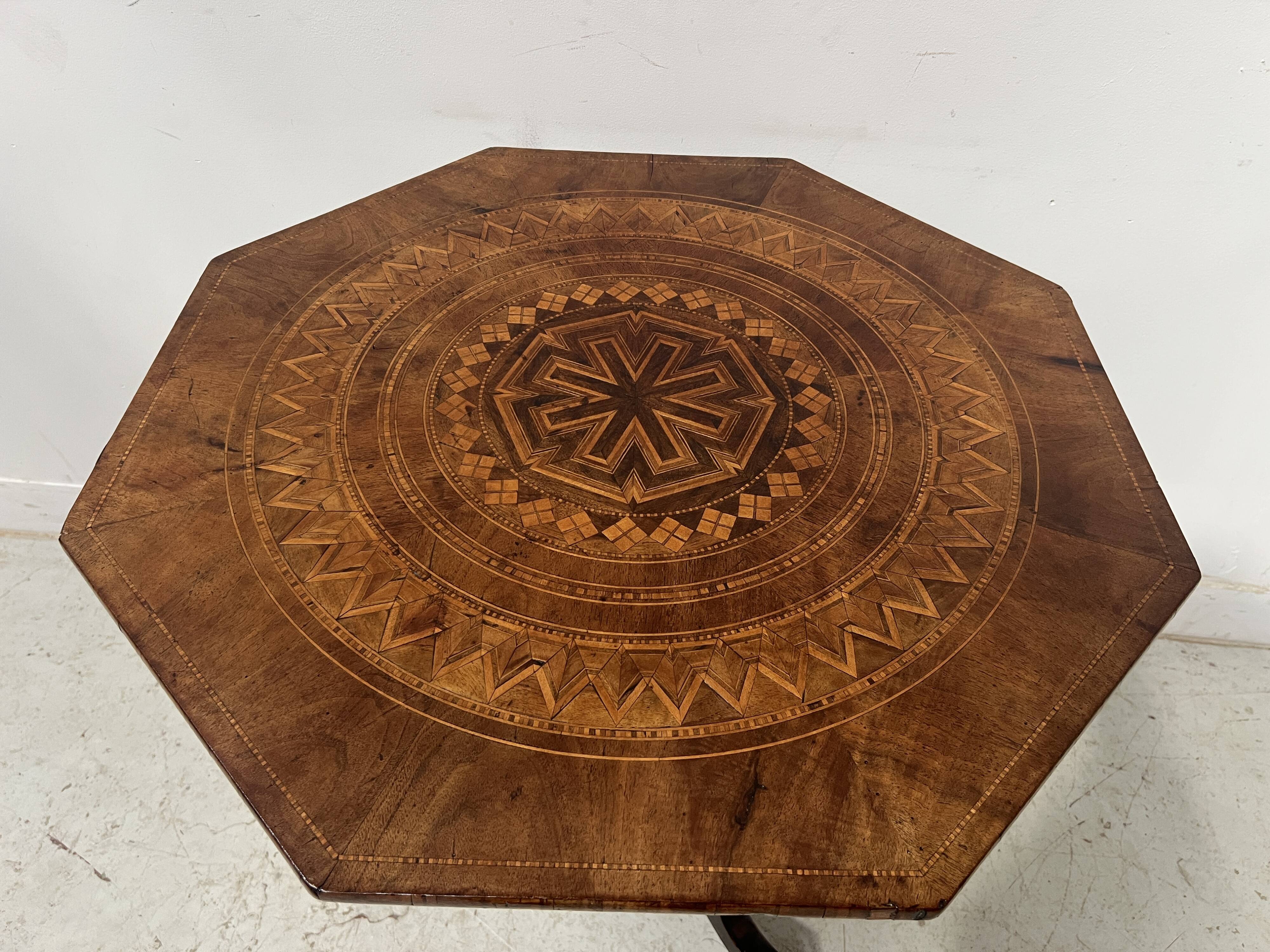 Octagonal pedestal table in marquetry, Italy, 19th century