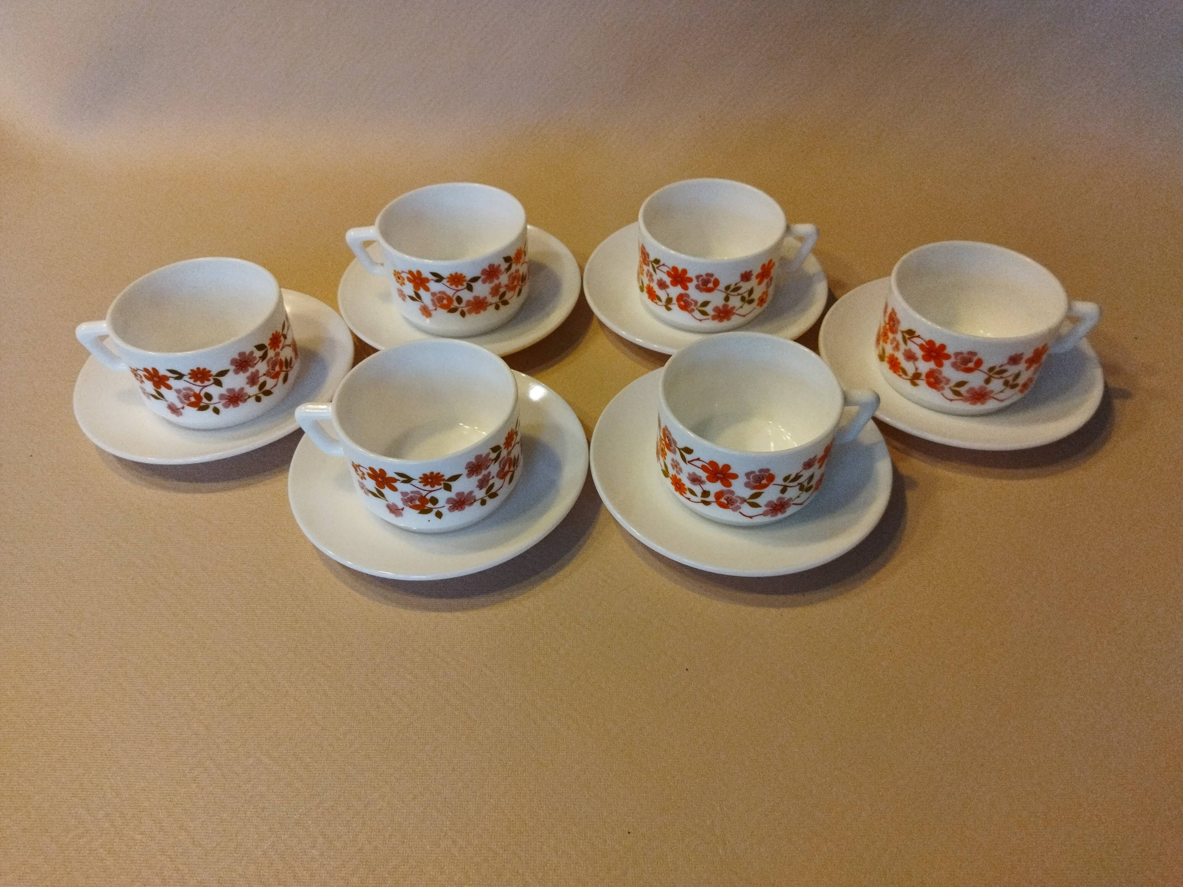 Six Scania Arcopal coffee cups