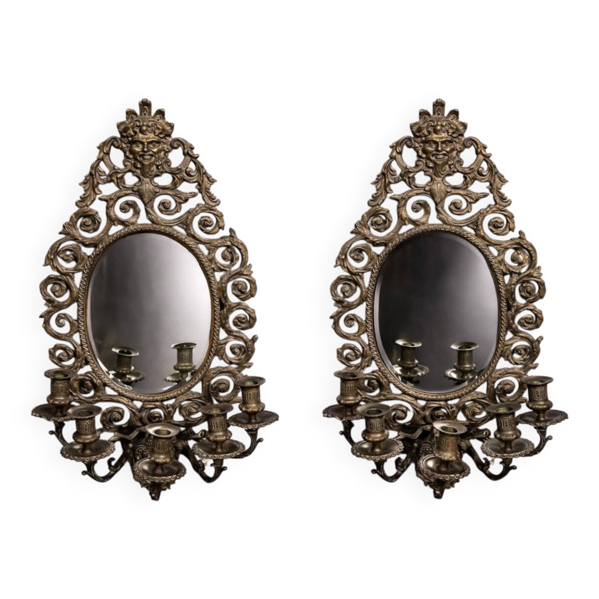 Paire de miroirs muraux anciens en bronze – style baroque, avec bougeoirs intégrés