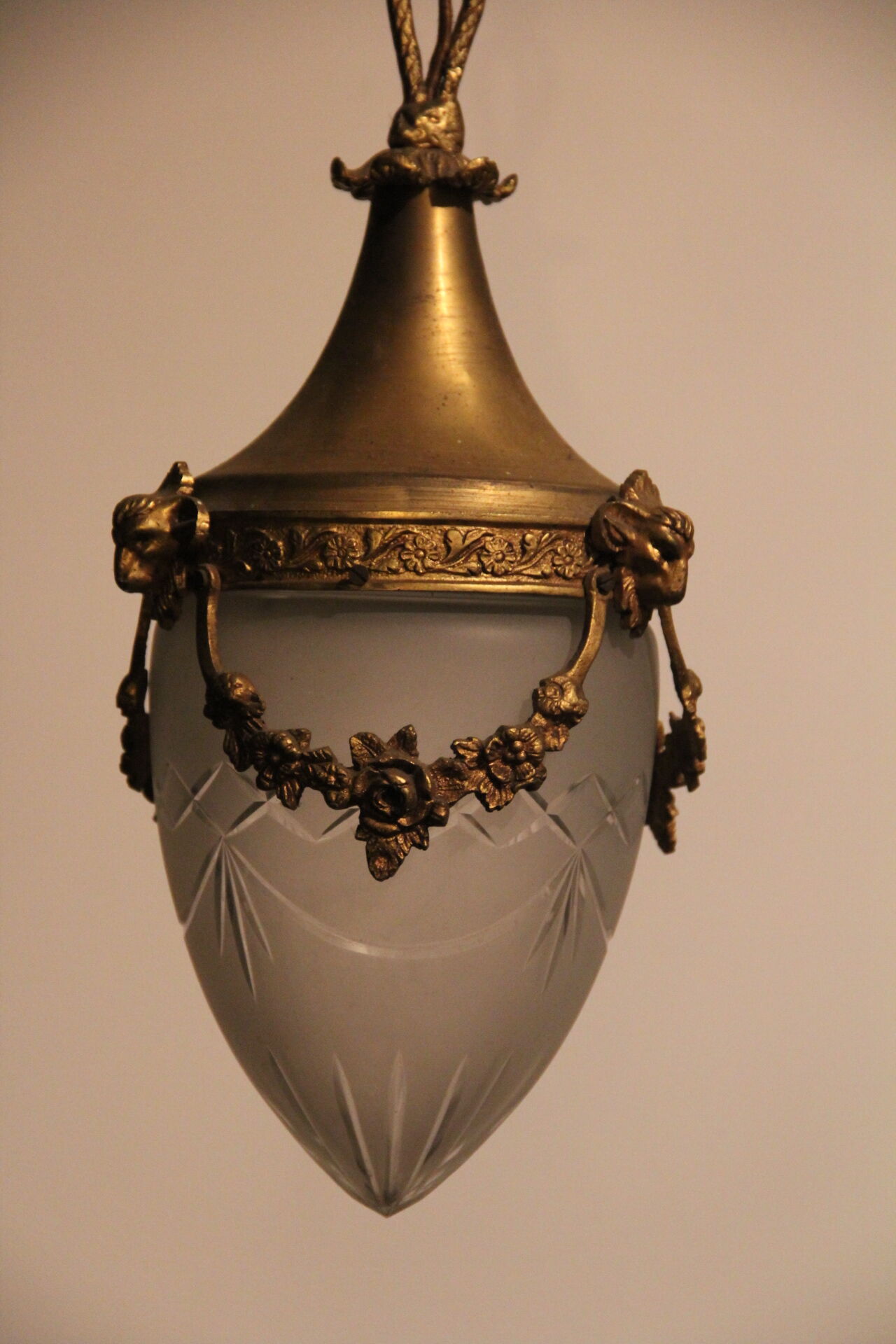 Shell chandelier 1900, frosted glass engraved and bronze