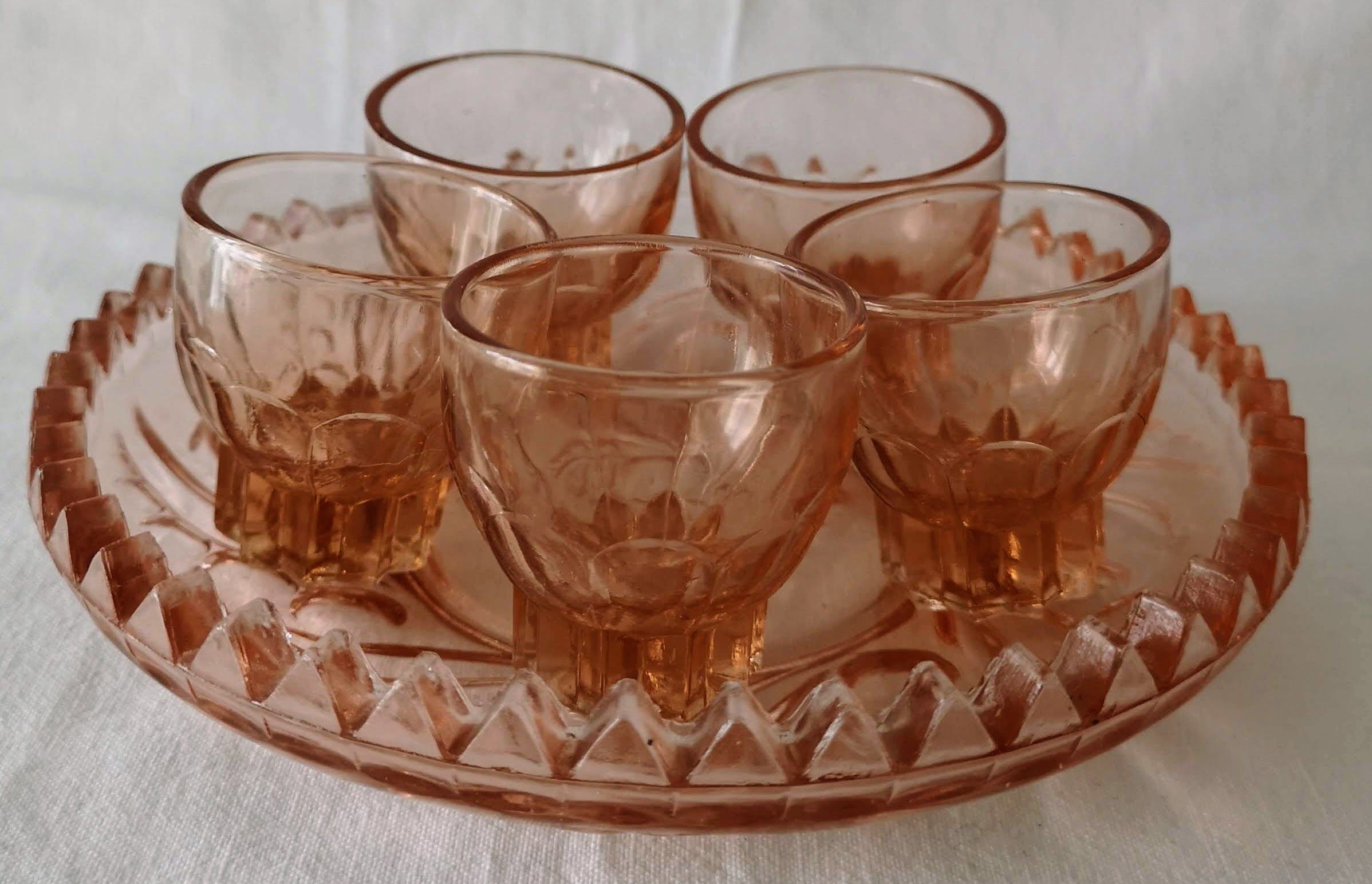 Lot glasses with saucer 50s