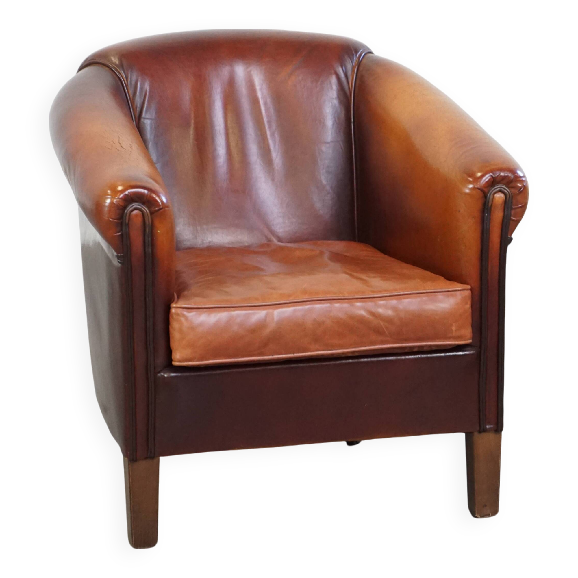 Correctly finished sheep leather club chair