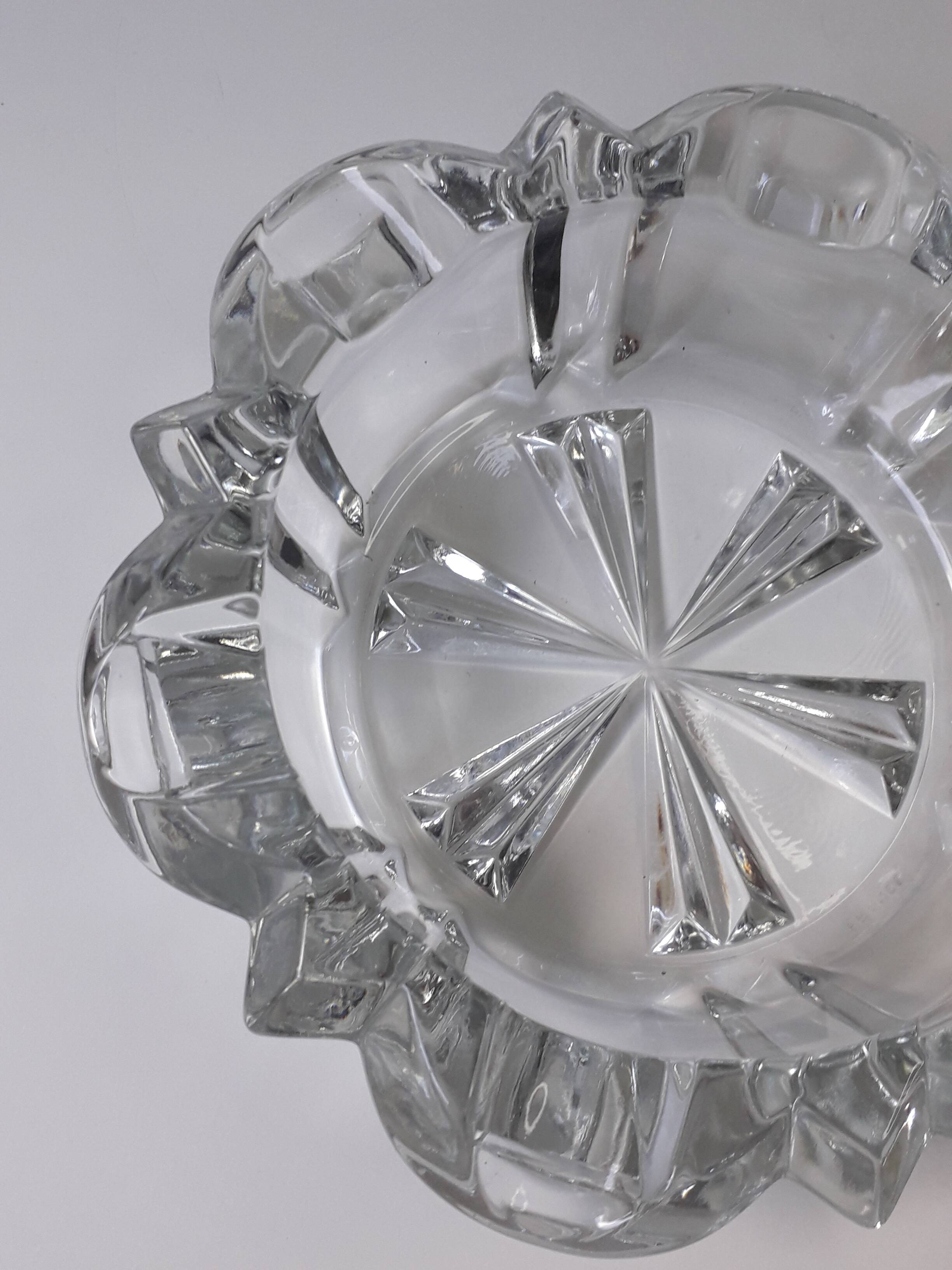 Antique round ashtray in transparent crystal glass (vintage)