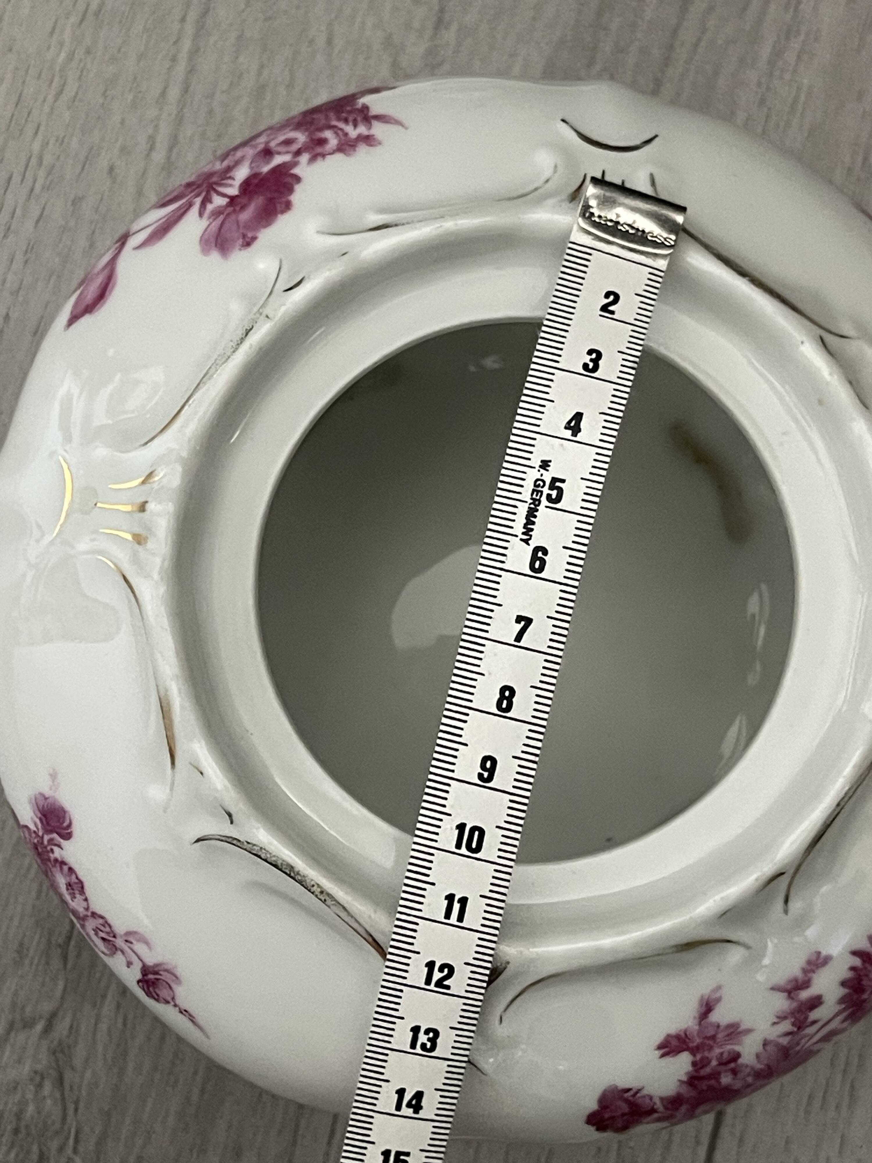 Elegant porcelain soup tureen from Bavaria (Germany), signed AL-KA.