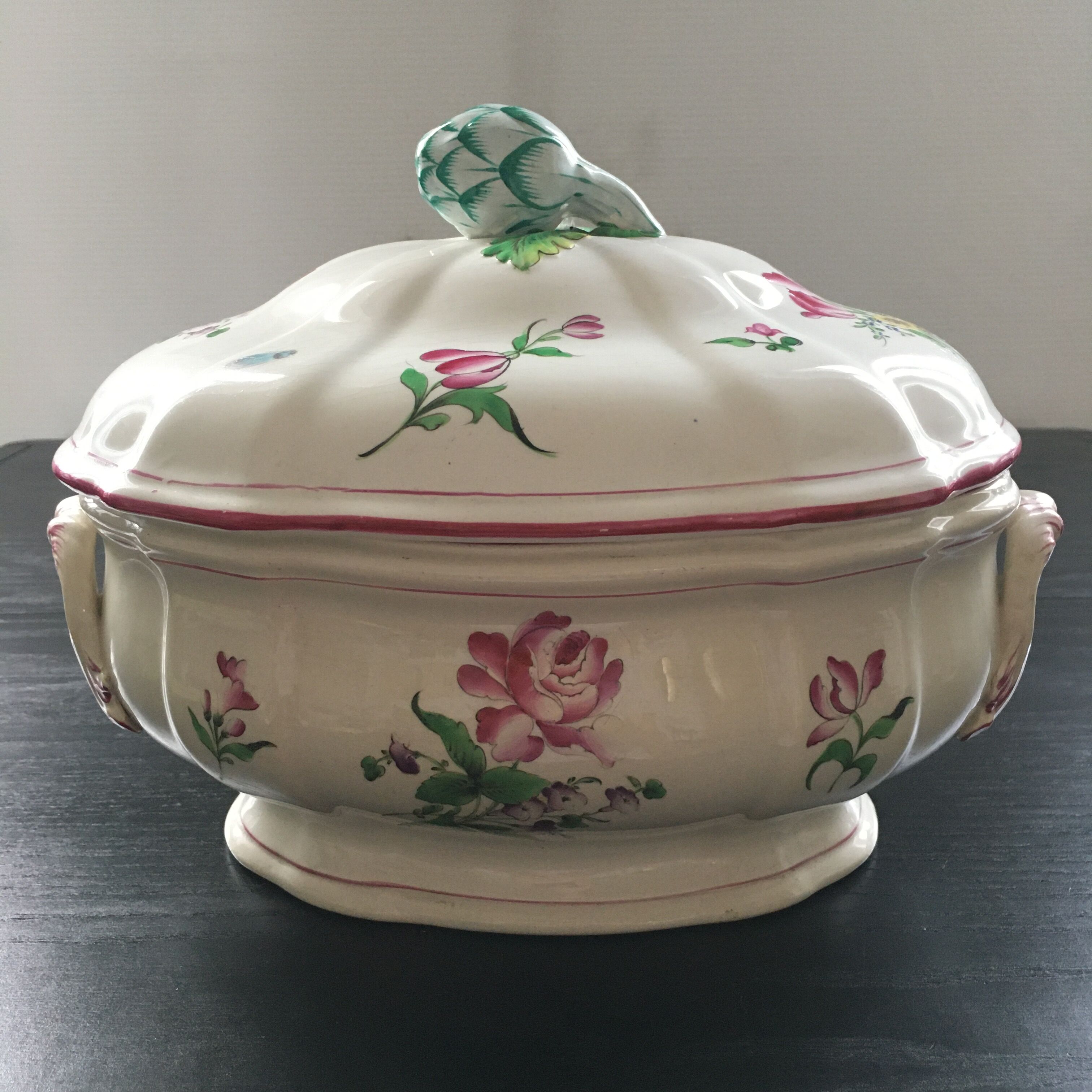 Vegetable dish with floral decoration
