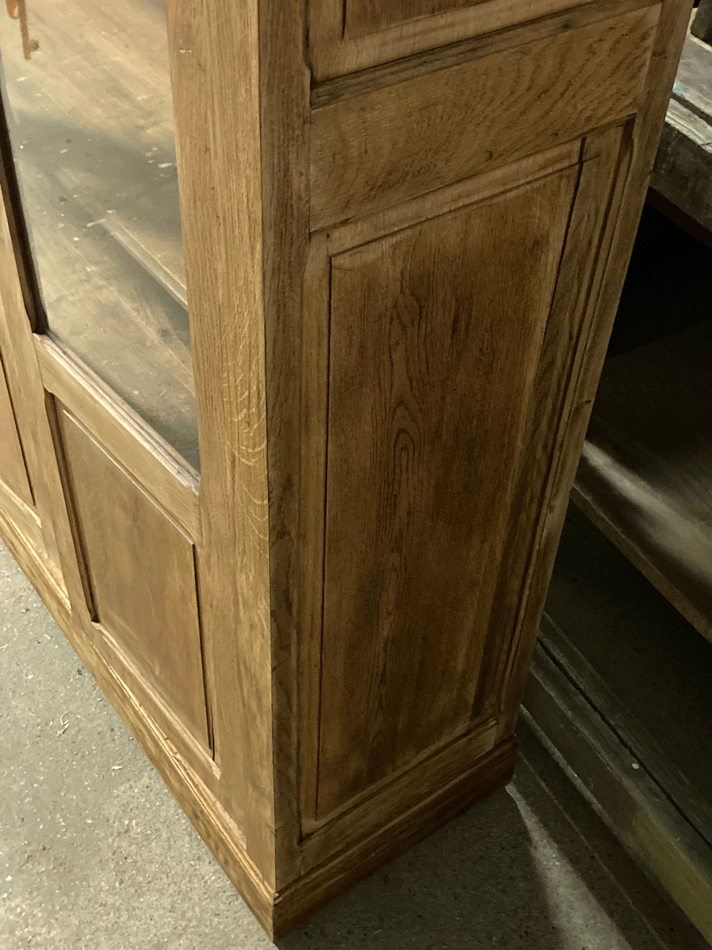 Bookcase 3 oak doors