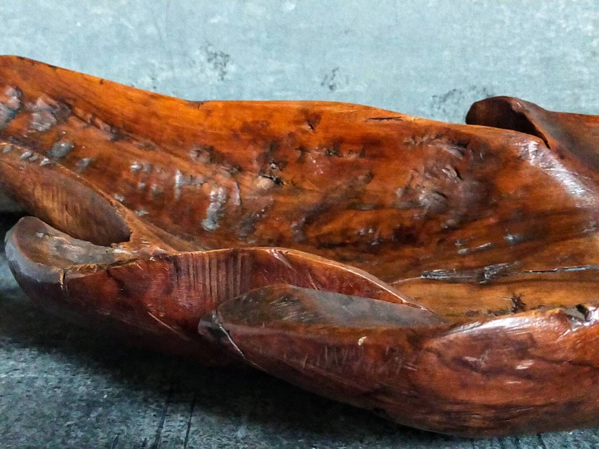 Coupe feuille en bois massif sculptée XXL ancienne