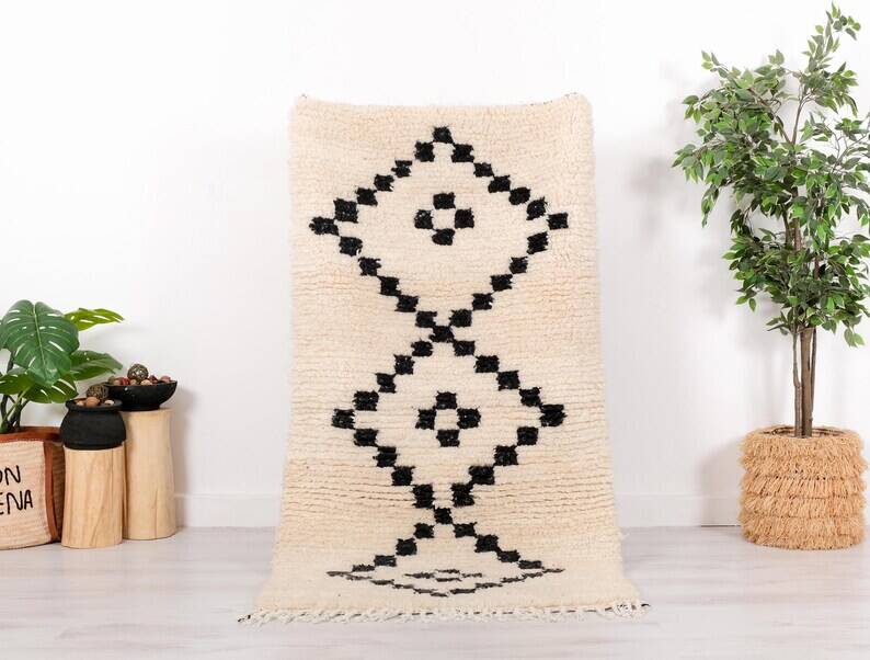 Beni Ouraine handwoven rug, traditional style, size 140 x 250 cm