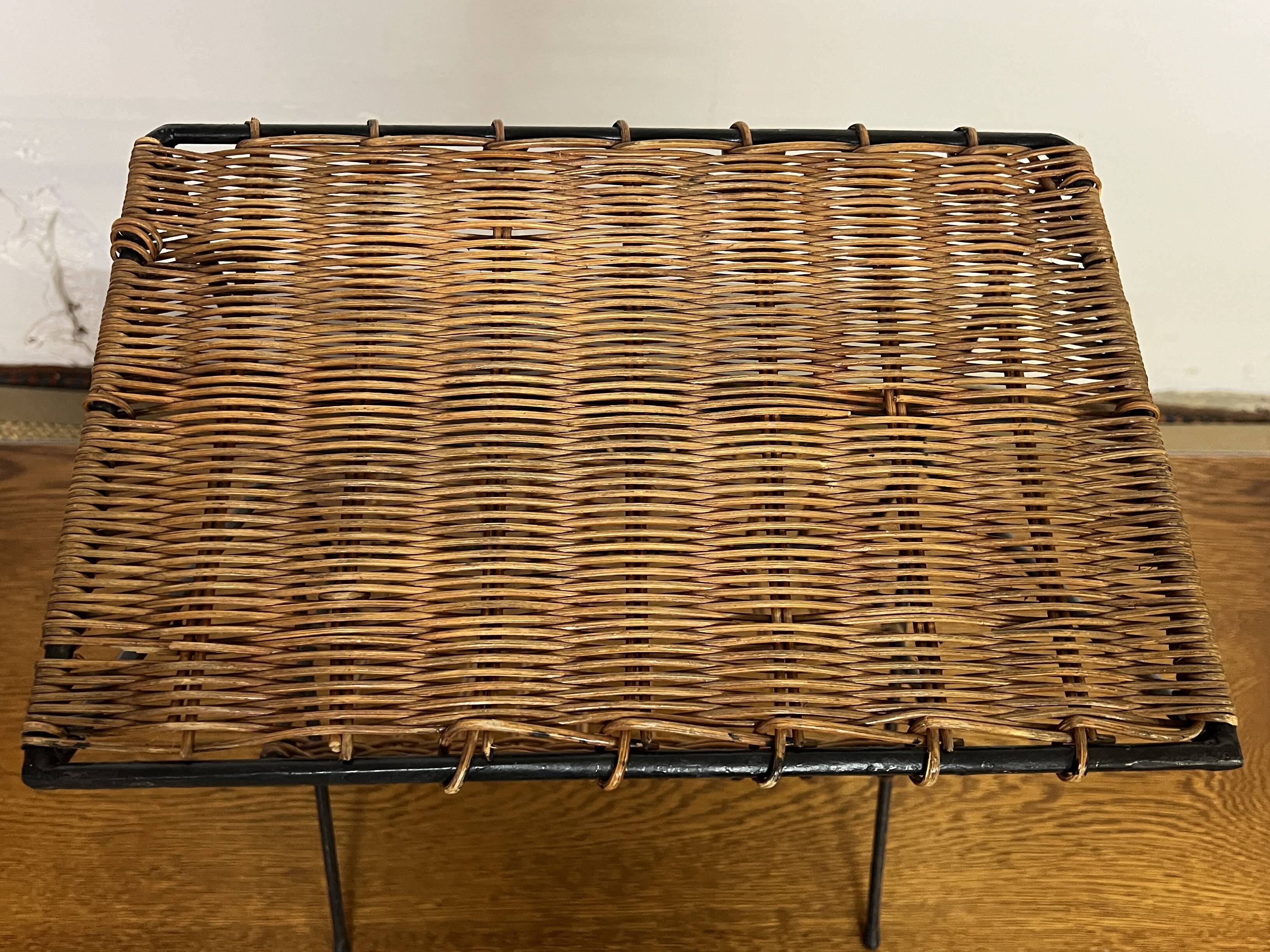 End table/ Magazine rack side table in wicker and iron, 1950s