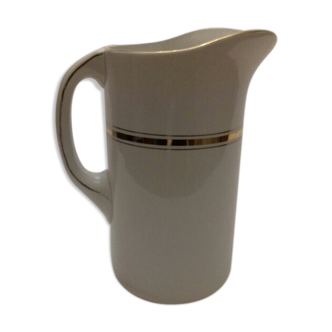 Onnaing's white earthenware pitcher
