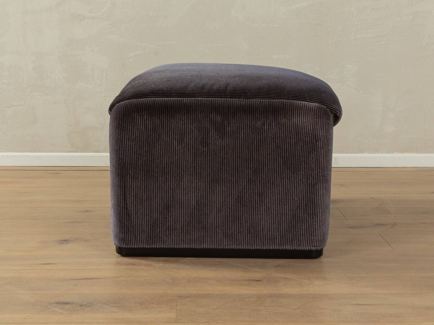 "675 MARALUNGA" armchair