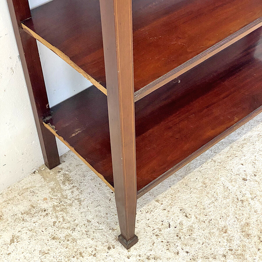 English-style console