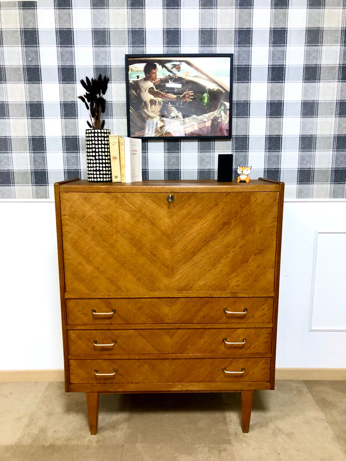 Scandinavian buffet secretary