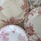 3 assiettes plates antiques dépareillées terre de fer rouge