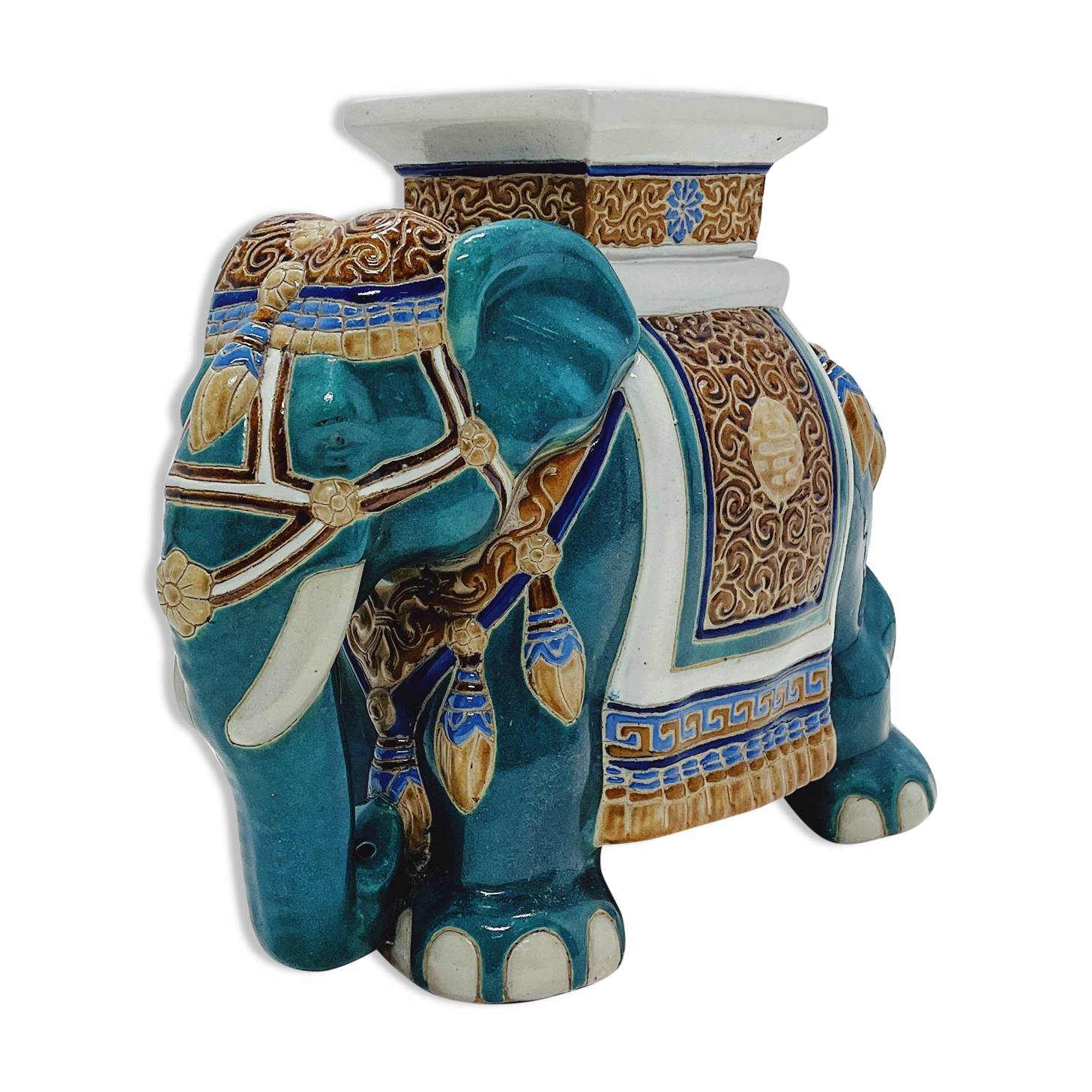 Statue en céramique d'un éléphant indien