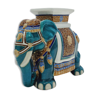 Statue en céramique d'un éléphant indien