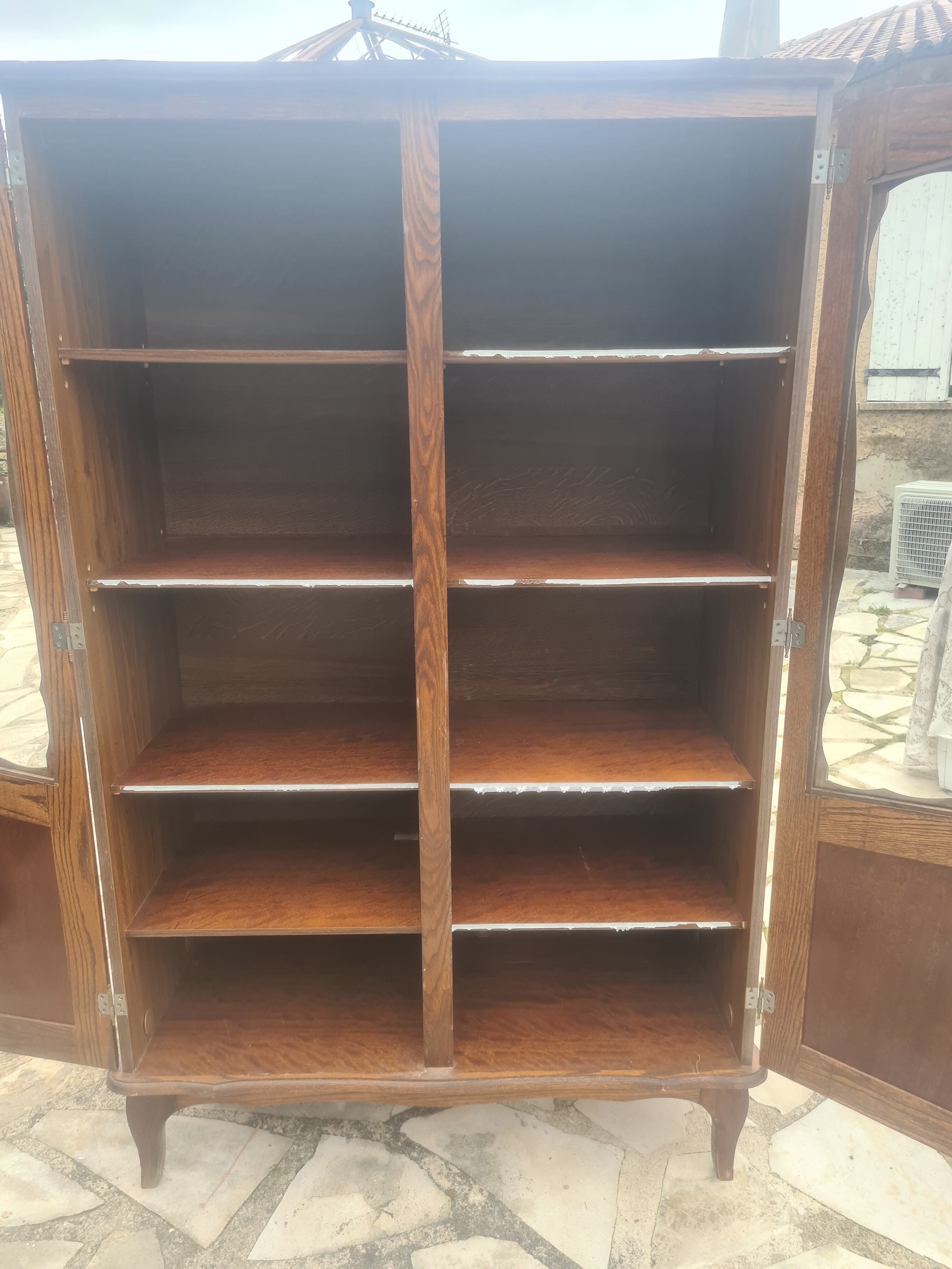 Armoire avec portes vitrées