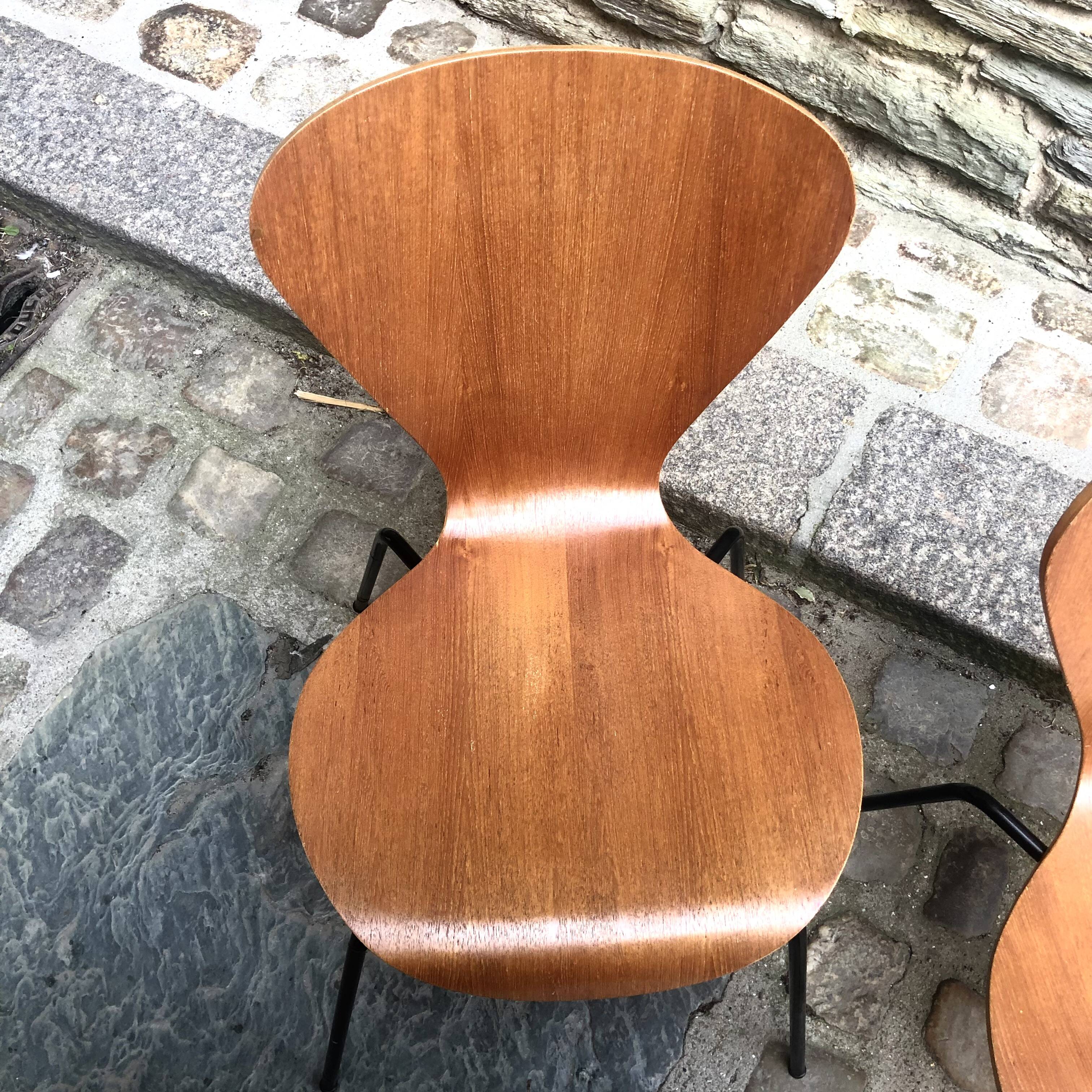 5 Arne Jacobsen chairs