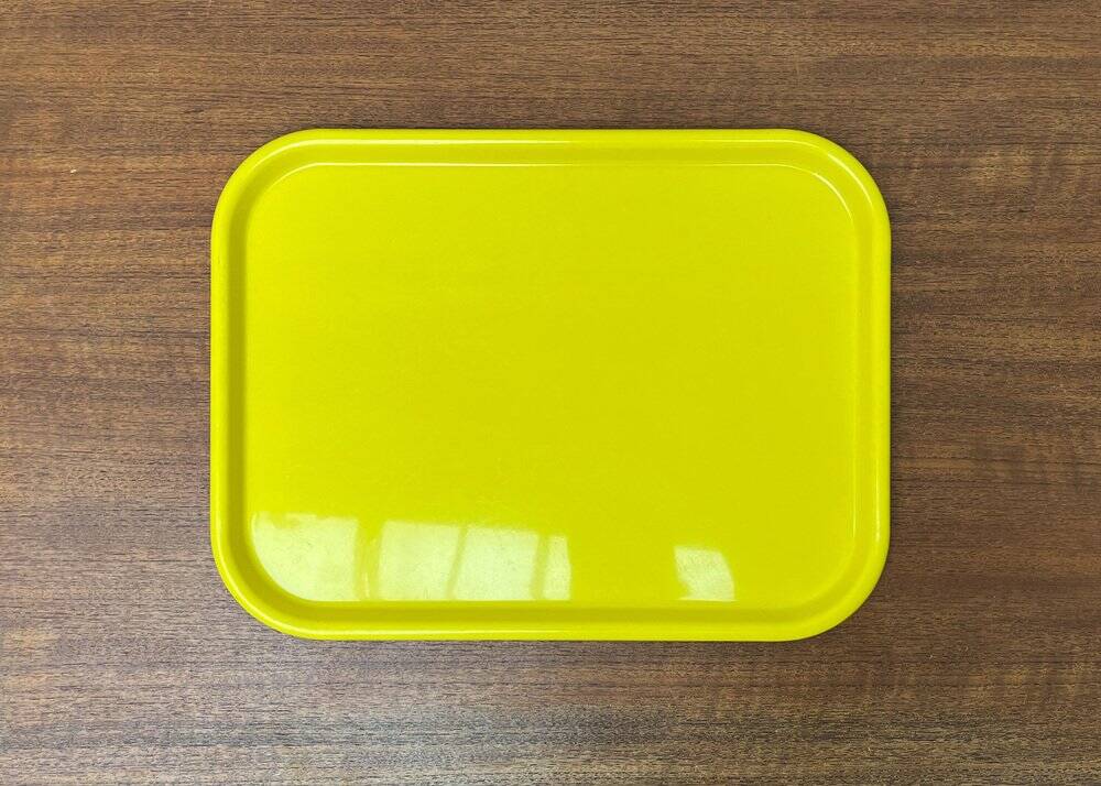 Plateau en plastique jaune Leguval allemand de l'ère spatiale du milieu du siècle de Bayer, années 1960