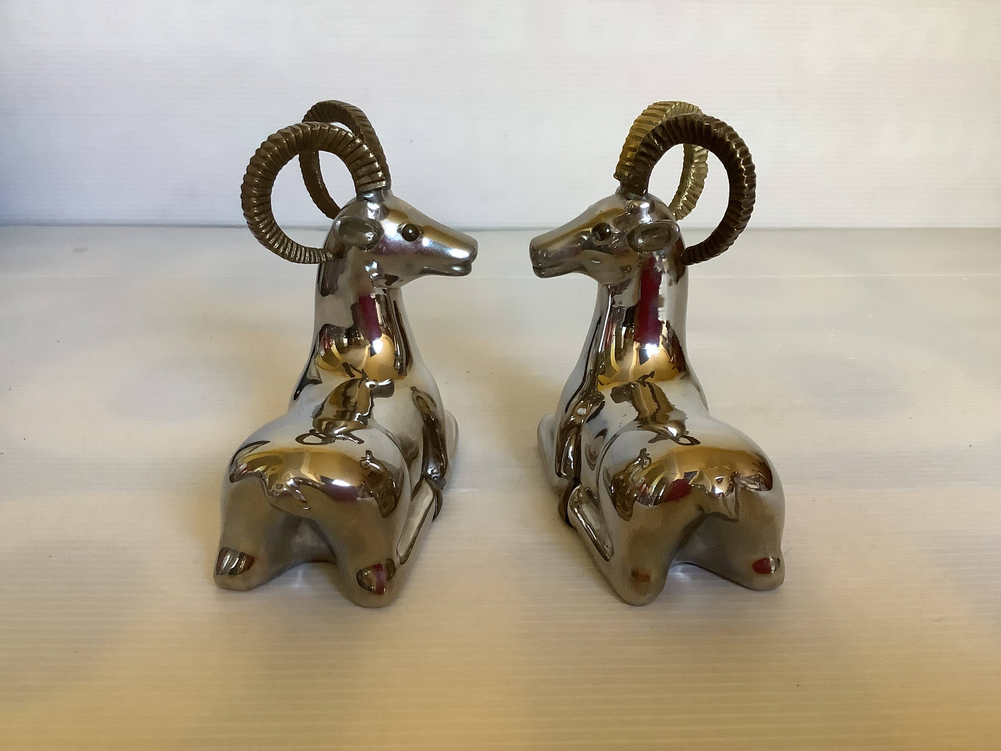 Paire de petits serre livres mouflons zoomorphe