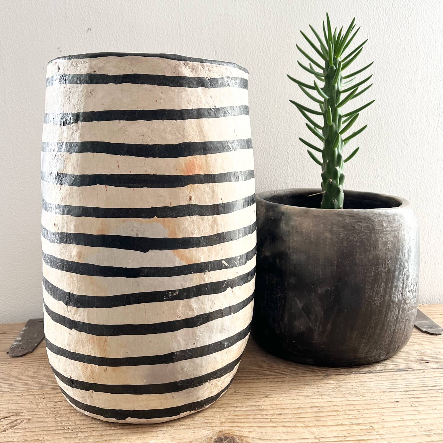 Sejnane terracotta vase