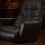 Modern Black Leather Swivel Armchair — Chrome Base — 2000s — H 107 cm