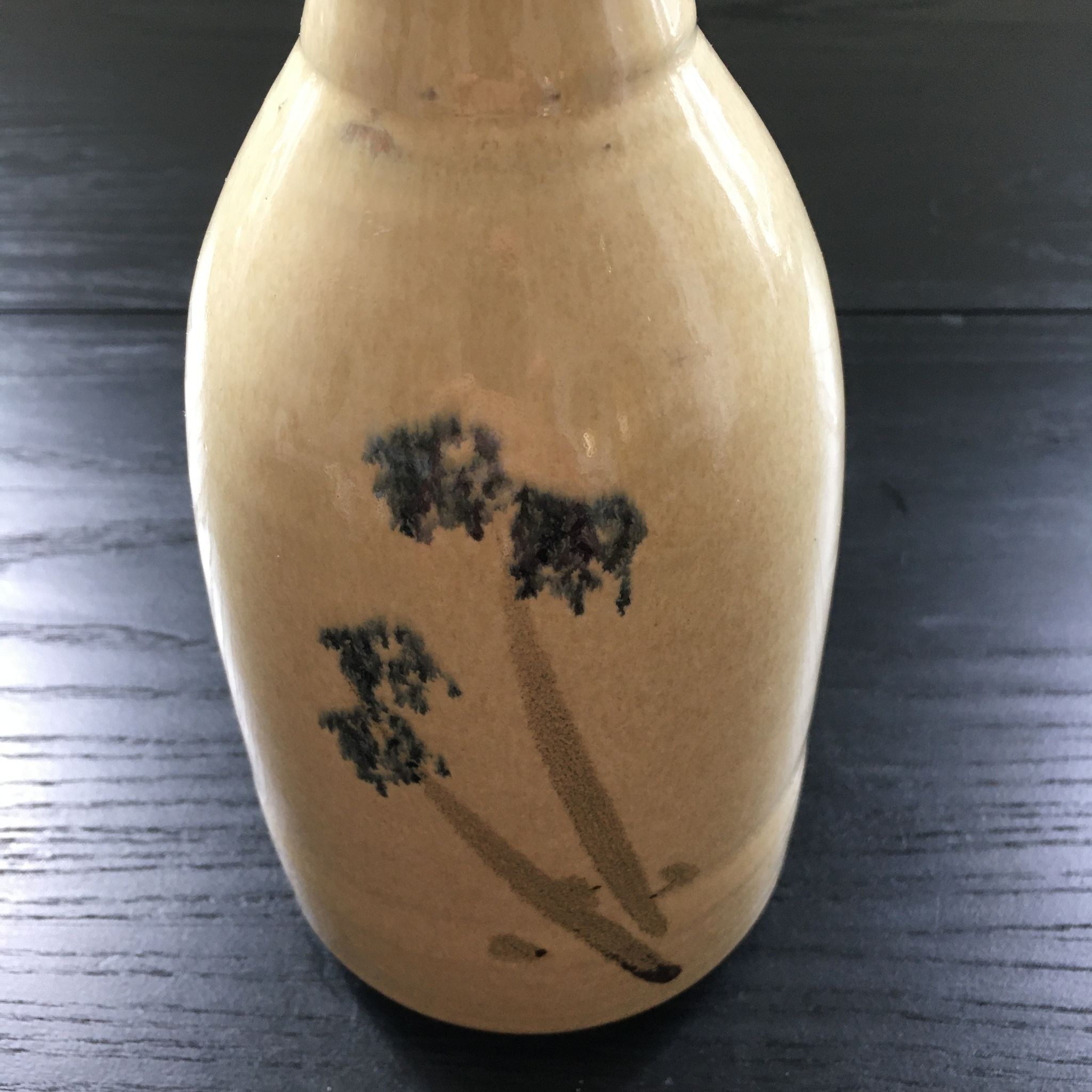 Carafe en grès décor floral