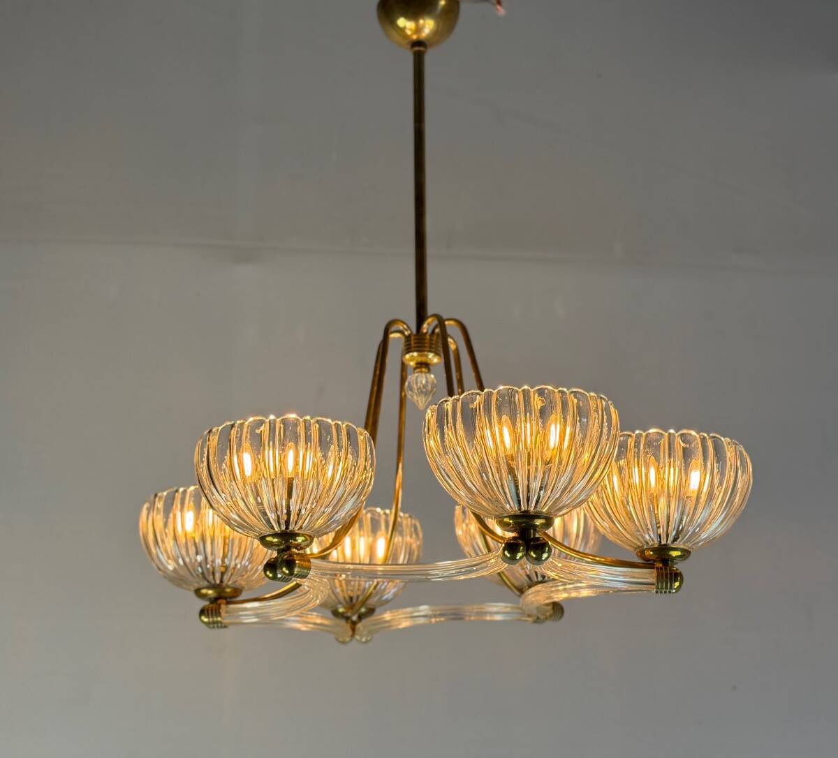 Venetian chandelier in colourless Murano glass and brass, circa 1940.