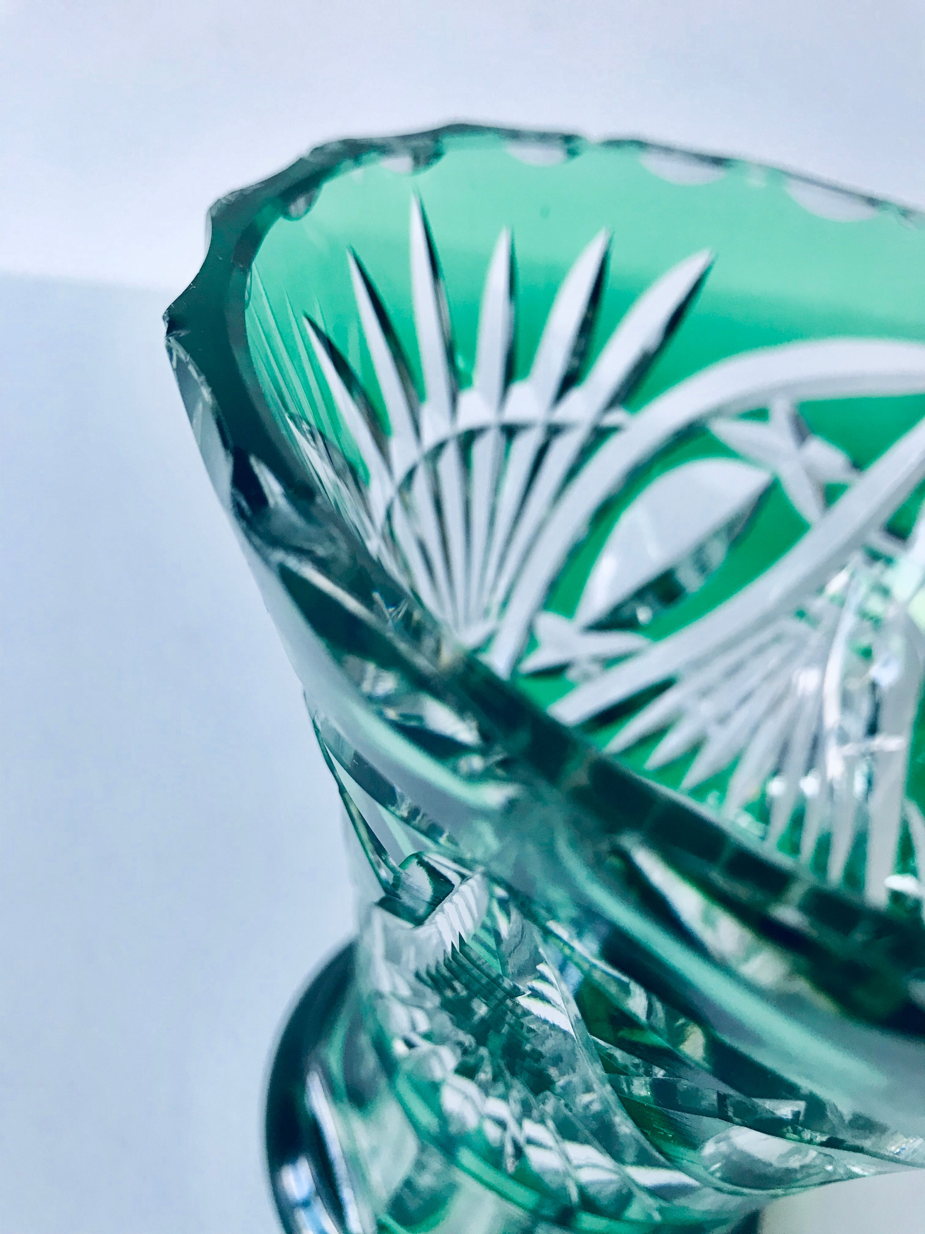 Vase Art Déco en cristal taillé vert