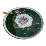 Pie dish with shovel