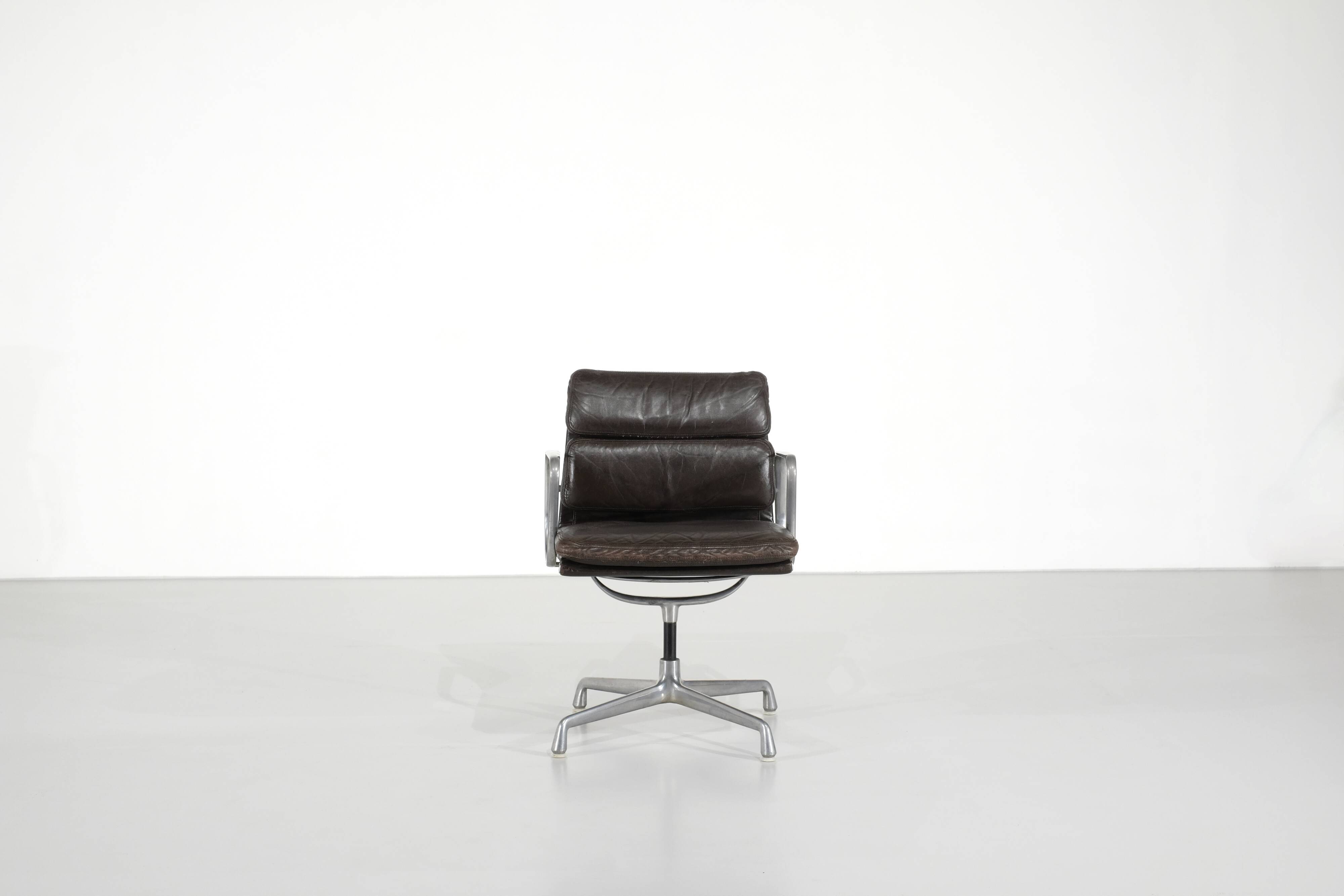 Softpad EA208 by Charles & Ray Eames for Le Mobilier International - 1960