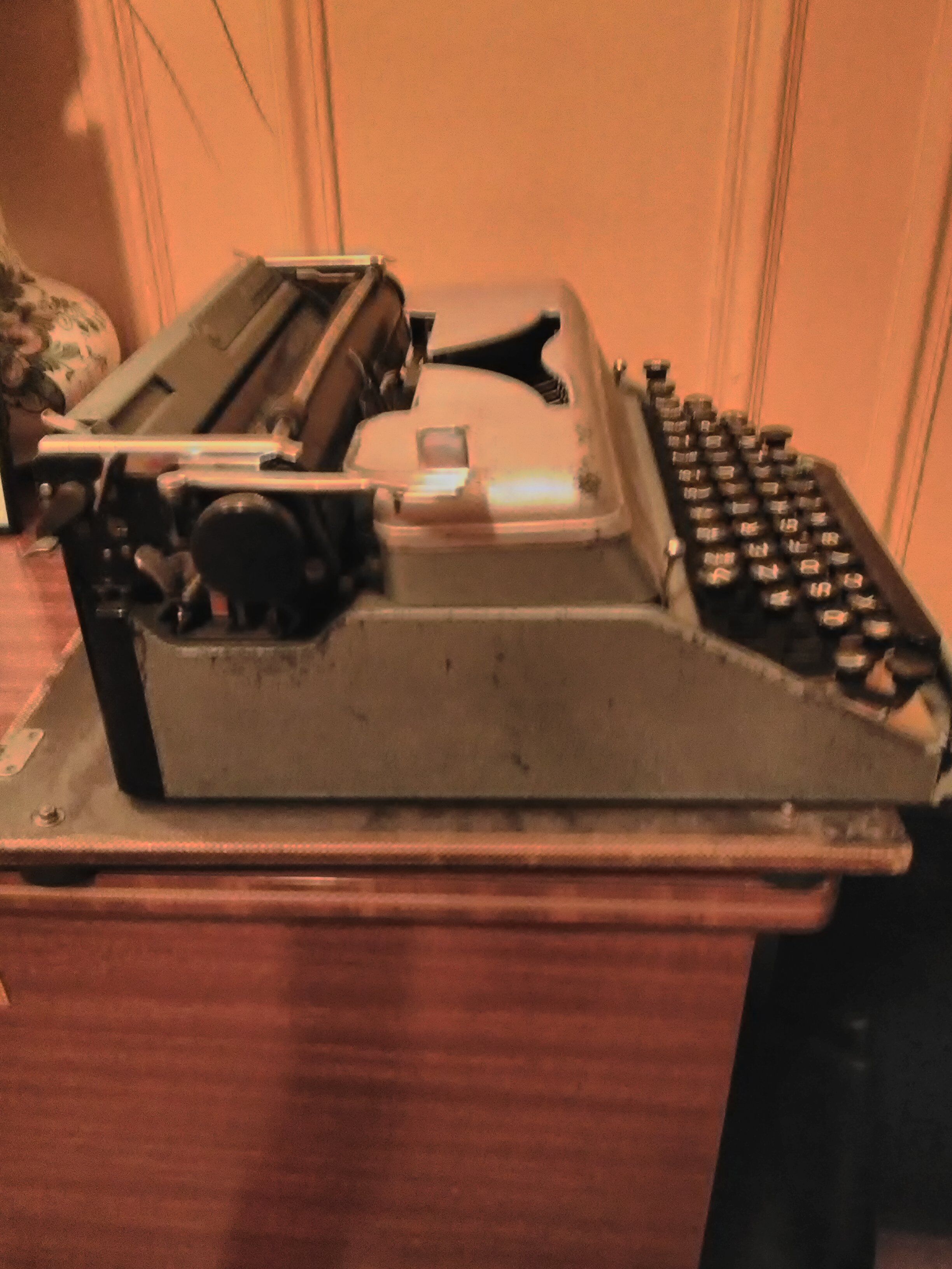 Typewriter Hermes 2000