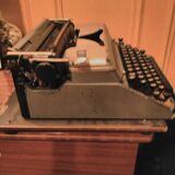 Typewriter Hermes 2000
