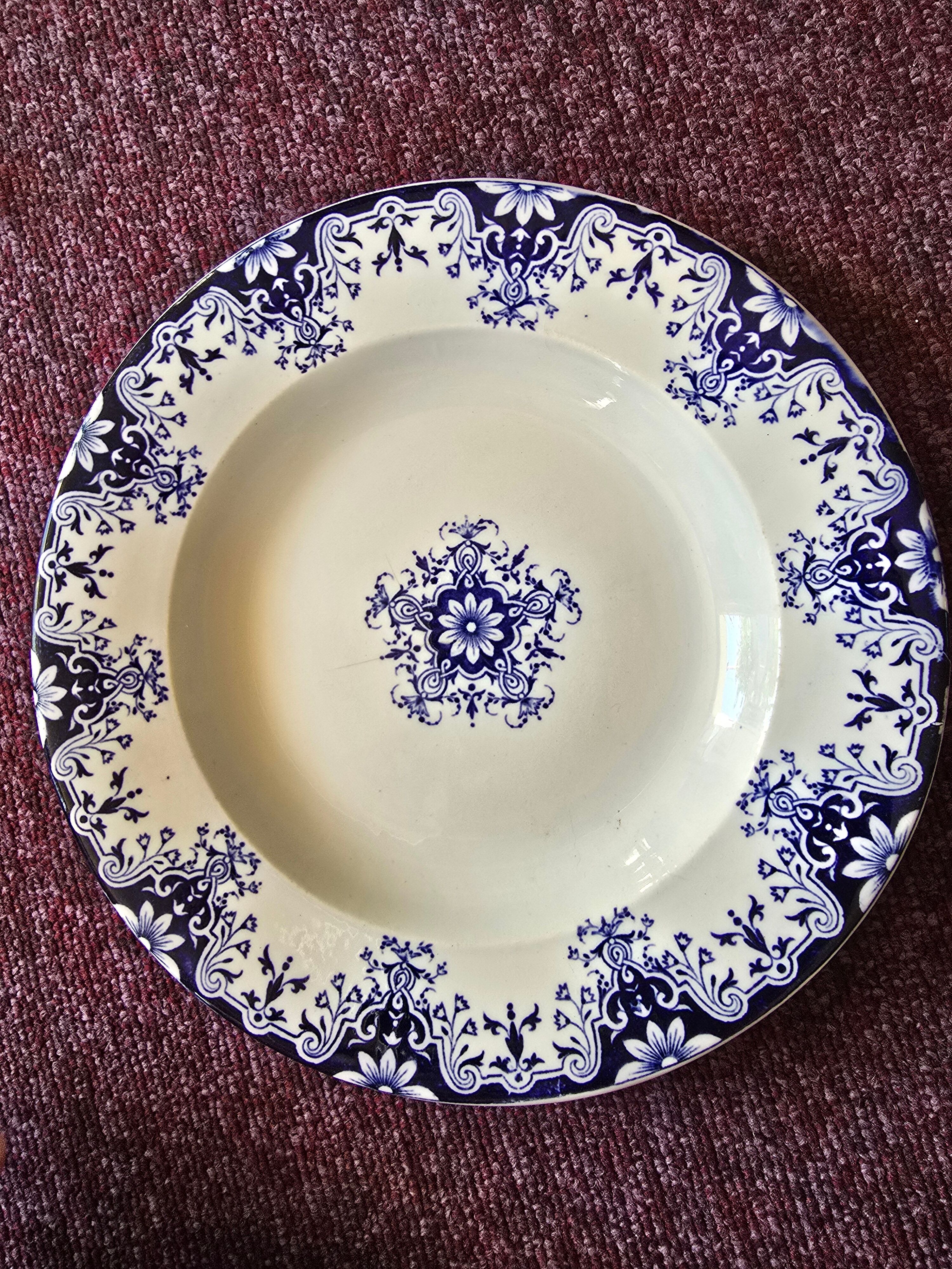 Lot 6 assiettes anciennes plates faïence dépareillées ton bleu vif et