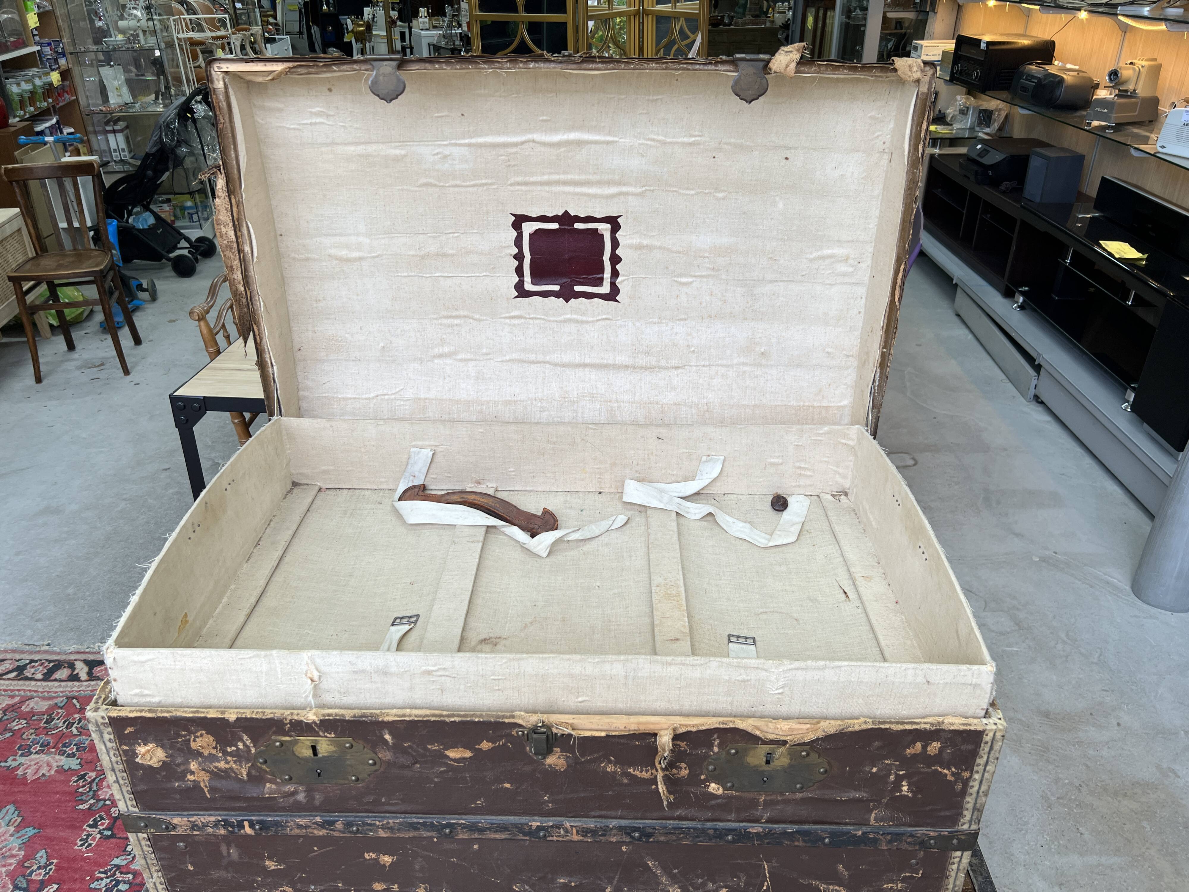 Wooden trunk "Au bon Marché Paris"