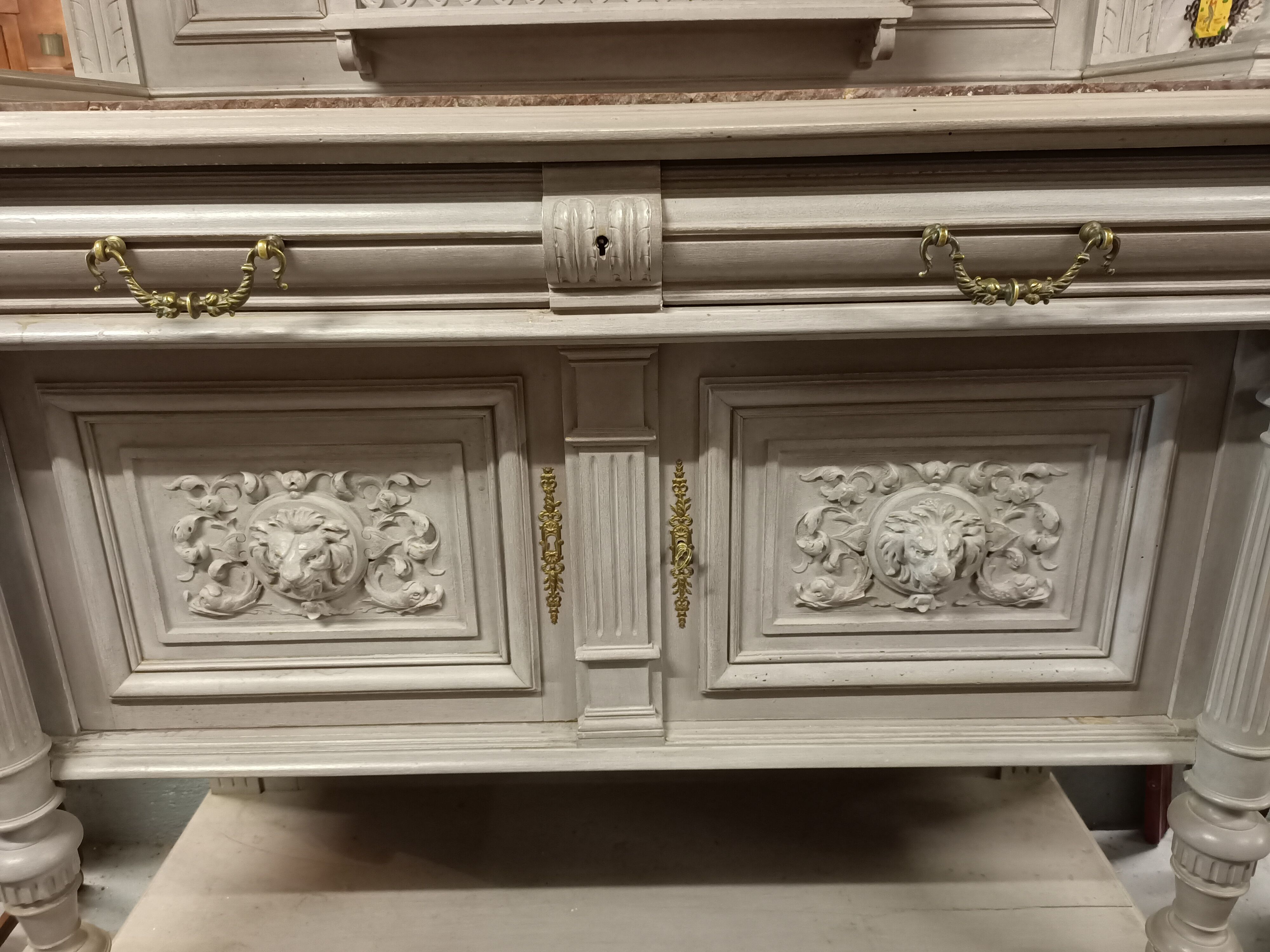 Sideboard 2 sculpted body