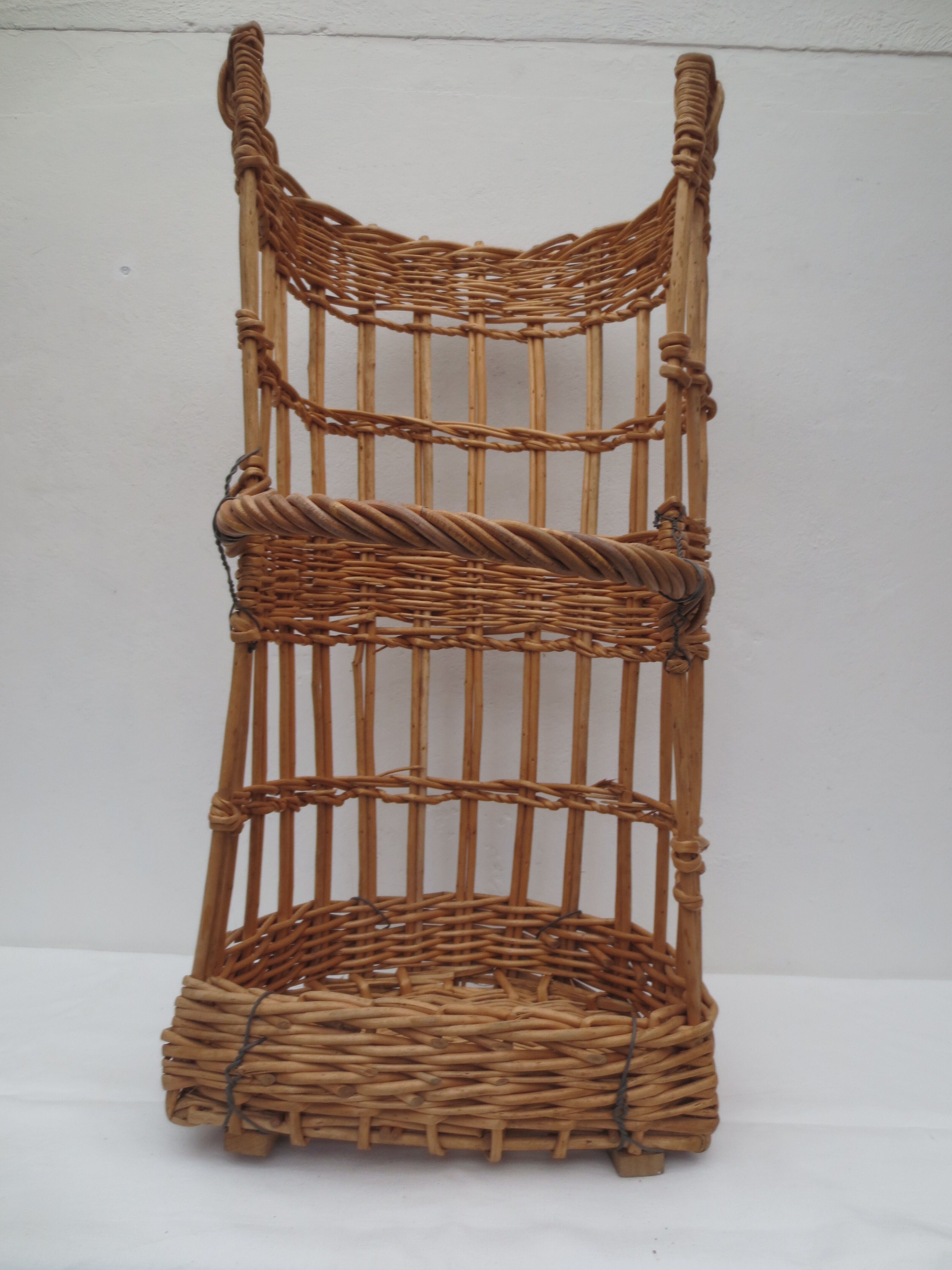 bread basket / handmade umbrella door in honey-coloured wicker