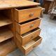 Comptoir de magasin en sapin