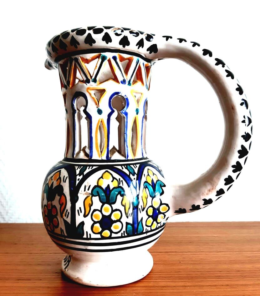 Deceptive pitcher in glazed earthenware