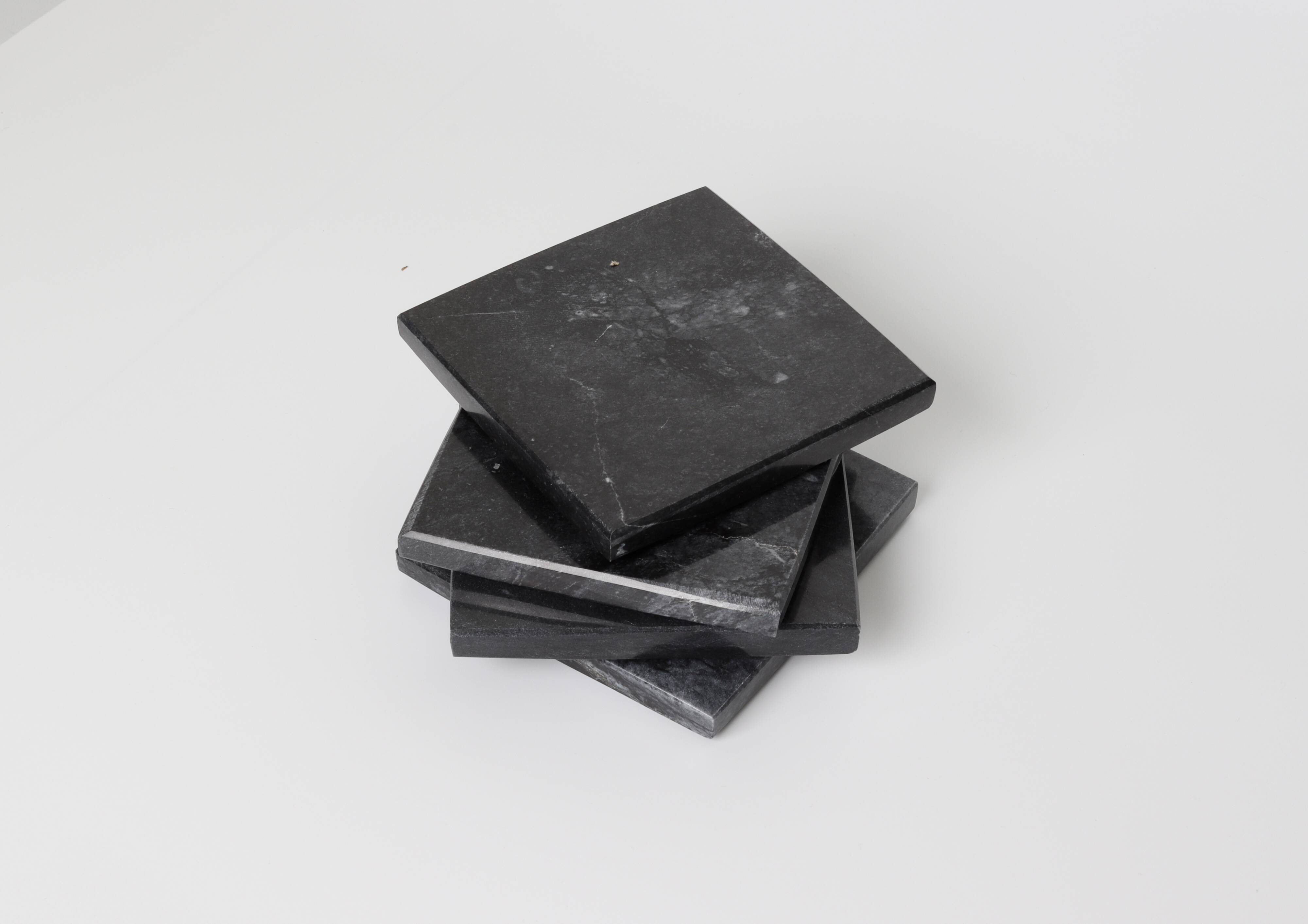 Madeji – Black square coasters in natural marble – set of 4