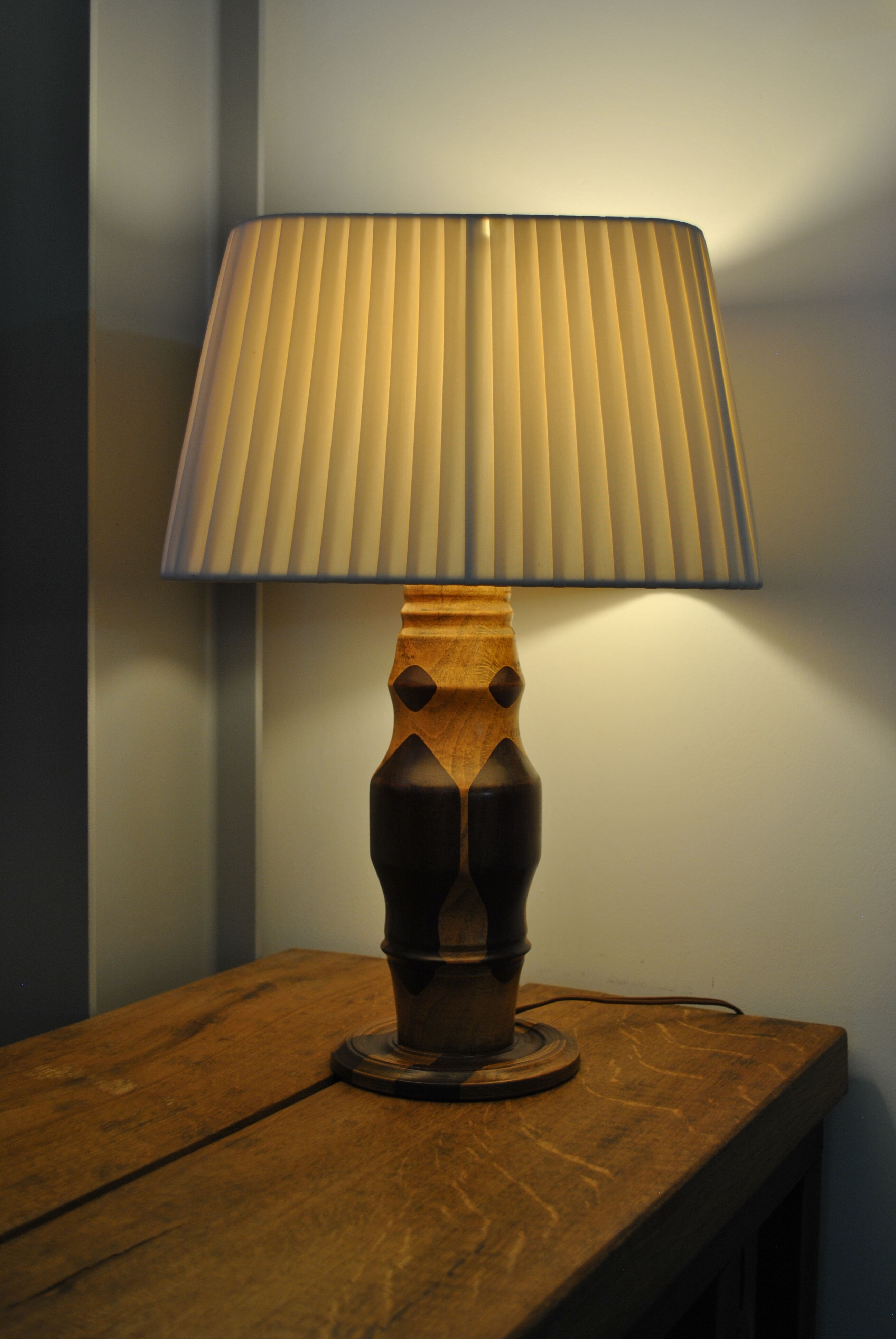 Scandinavian lamp in teck 1970