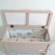 Coffre à jouets en bois beige rosé