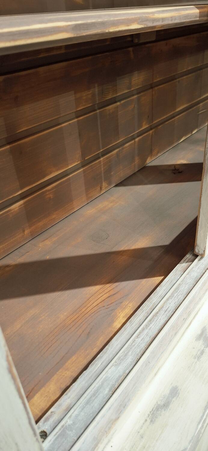 Buffet with 2 glass doors