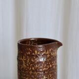 Carafe en grès texturé
